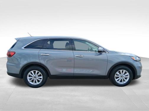 Everlasting Silver 2020 Kia Sorento LX
