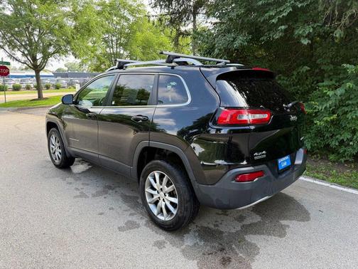 Diamond Black Crystal Pearlcoat 2017 Jeep Cherokee Limited