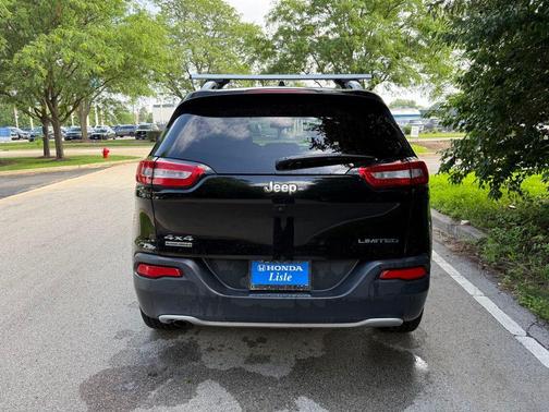 Diamond Black Crystal Pearlcoat 2017 Jeep Cherokee Limited