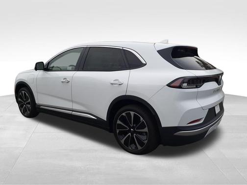2025 VinFast VF 8 Plus