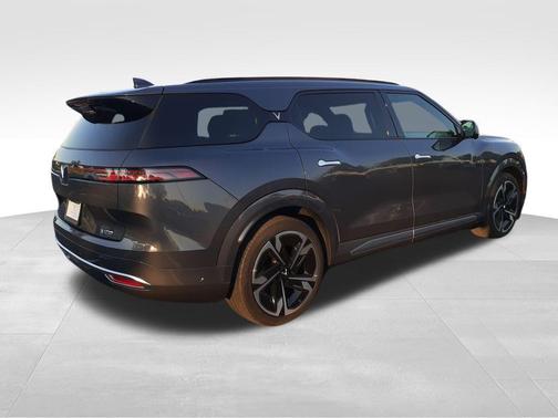 2024 VinFast VF 9 Plus