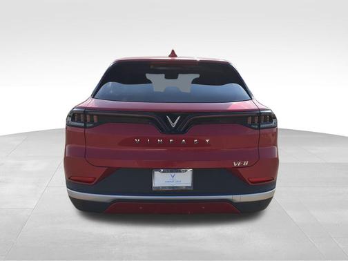 2025 VinFast VF 8 Eco