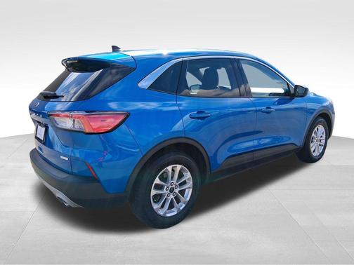 Velocity Blue Metallic 2020 Ford Escape SE