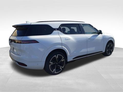 2024 VinFast VF 9 Plus