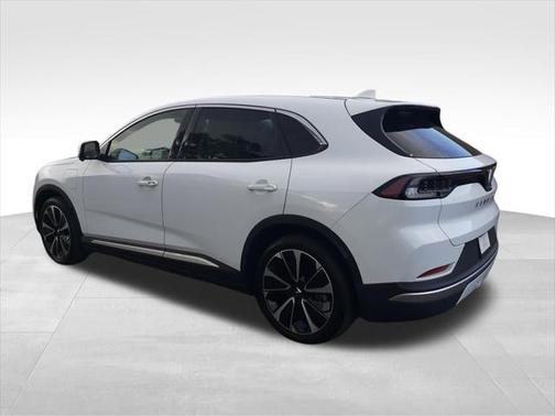 2025 VinFast VF 8 Plus
