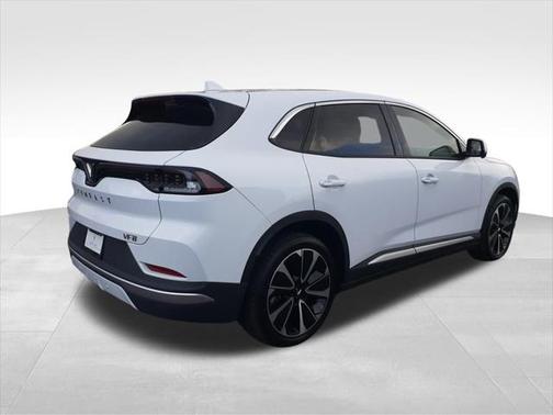 2025 VinFast VF 8 Plus