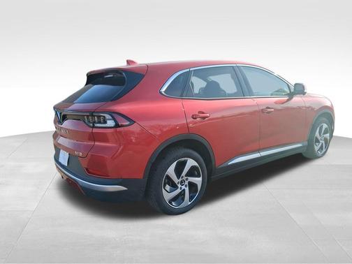 2025 VinFast VF 8 Eco