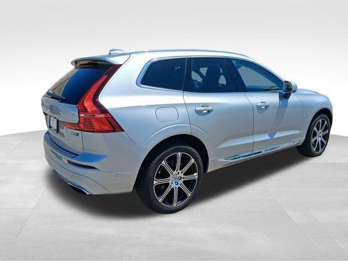 Bright Silver Metallic 2019 Volvo XC60 T5 Inscription