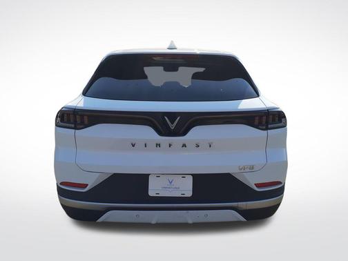 2023 VinFast VF 8 Eco