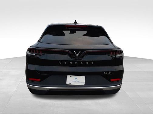 2025 VinFast VF 8 Eco