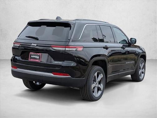 Diamond Black Crystal Pearlcoat 2026 Jeep Grand Cherokee Limited