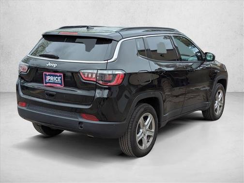 Diamond Black Crystal Pearlcoat 2024 Jeep Compass Latitude