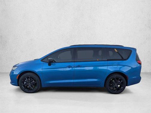 Hydro Blue Pearlcoat 2026 Chrysler Pacifica L