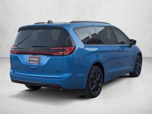 Hydro Blue Pearlcoat 2026 Chrysler Pacifica L