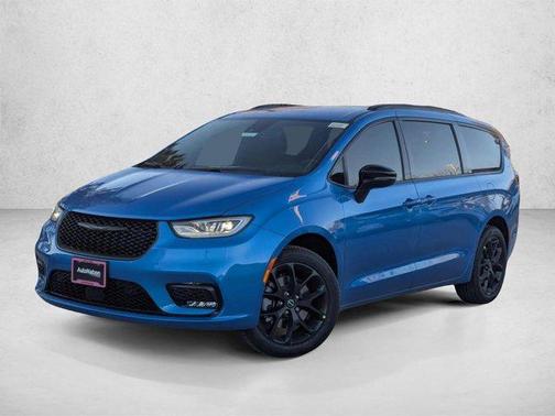 Hydro Blue Pearlcoat 2026 Chrysler Pacifica L