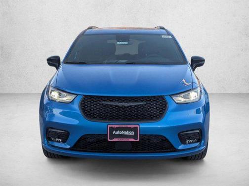Hydro Blue Pearlcoat 2026 Chrysler Pacifica L