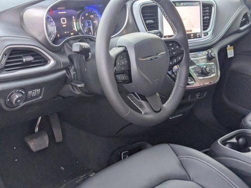 Hydro Blue Pearlcoat 2026 Chrysler Pacifica L
