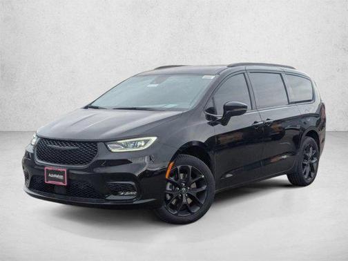 Diamond Black Crystal Pearlcoat 2026 Chrysler Pacifica L