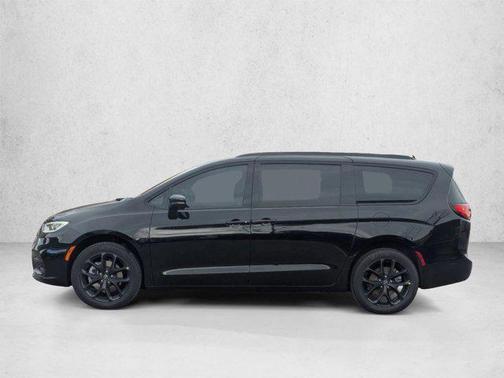 Diamond Black Crystal Pearlcoat 2026 Chrysler Pacifica L
