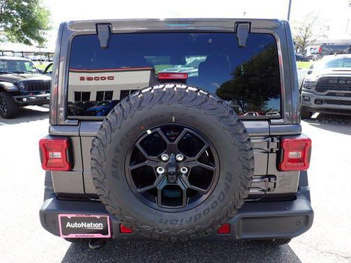 Granite Crystal Metallic Clearcoat 2027 Jeep Wrangler Willys