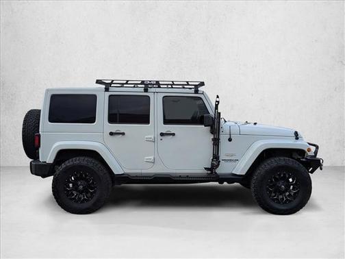 Bright White Clearcoat 2014 Jeep Wrangler Unlimited Sahara