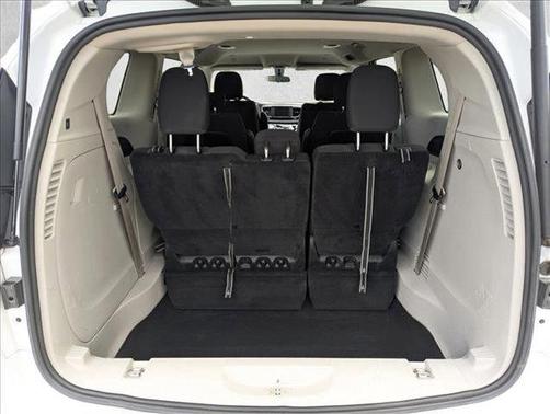 Bright White Clearcoat 2022 Chrysler Voyager LX