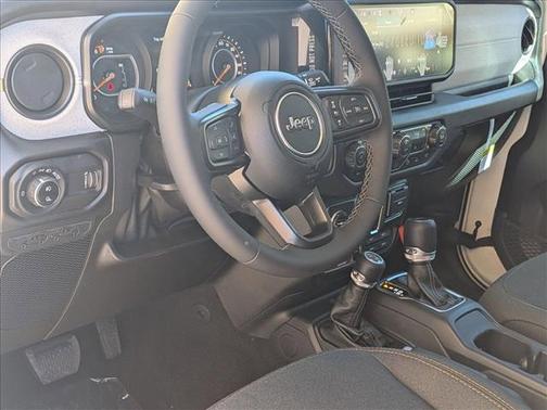 Bright White Clearcoat 2026 Jeep Gladiator Willys 4x4