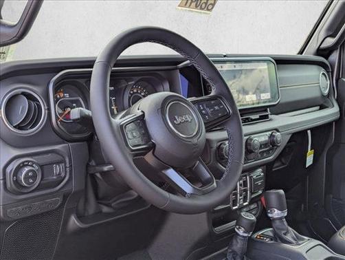 Granite Crystal Metallic Clearcoat 2026 Jeep Gladiator Sahara 4x4