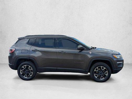 Granite Crystal Metallic Clearcoat 2018 Jeep Compass Trailhawk