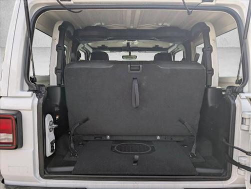 Bright White Clearcoat 2022 Jeep Wrangler Rubicon