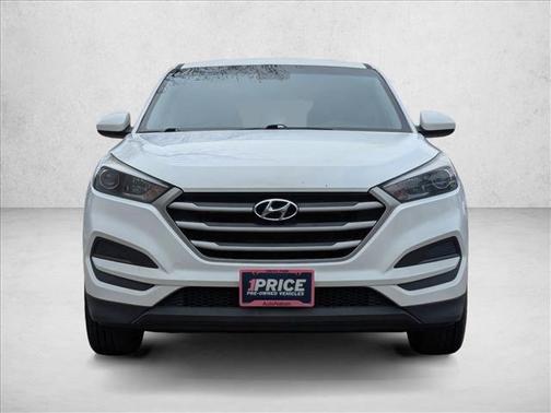 Dazzling White 2018 Hyundai TUCSON SE