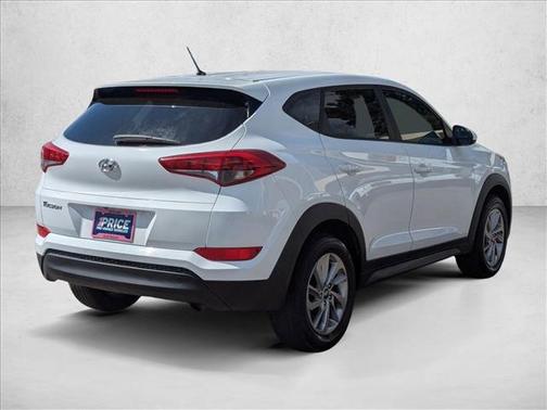 Dazzling White 2018 Hyundai TUCSON SE