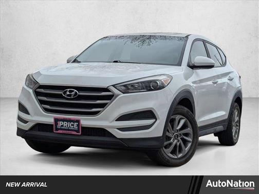Dazzling White 2018 Hyundai TUCSON SE