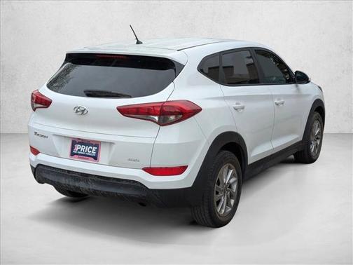 Dazzling White 2018 Hyundai TUCSON SE