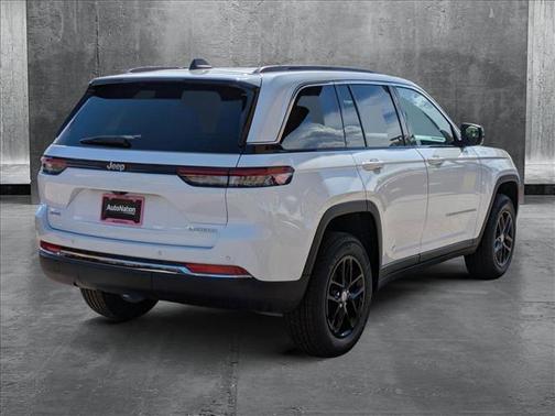2025 Jeep Grand Cherokee Laredo