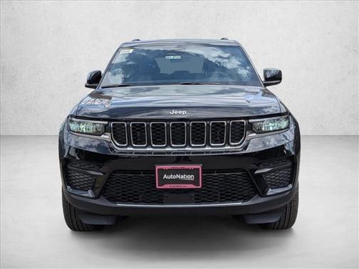 Diamond Black Crystal Pearlcoat 2026 Jeep Grand Cherokee Laredo