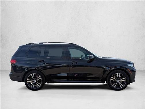 Black Sapphire Metallic 2021 BMW X7 xDrive40i