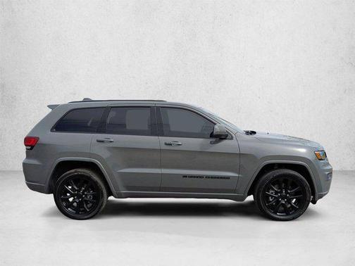 Sting-Gray Clearcoat 2022 Jeep Grand Cherokee Laredo