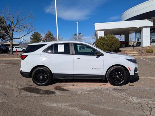 Summit White 2022 Chevrolet Equinox LS