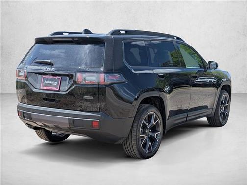 Diamond Black Crystal Pearlcoat 2026 Jeep Cherokee Overland
