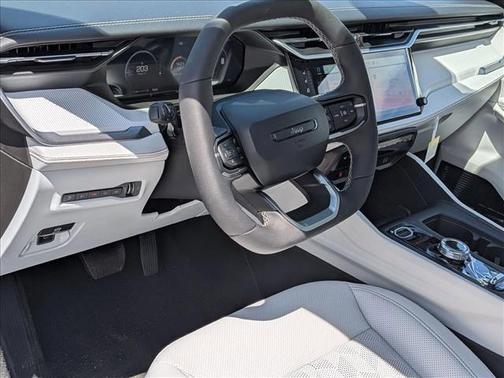 Diamond Black Crystal Pearlcoat 2026 Jeep Cherokee Overland