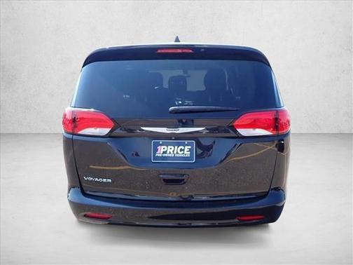 2022 Chrysler Voyager LX