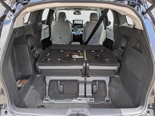 Midnight Black Met 2026 Toyota Sienna XLE