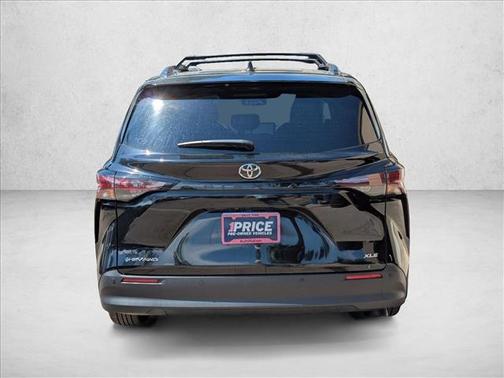 Midnight Black Met 2026 Toyota Sienna XLE