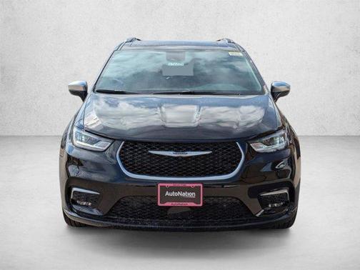 Diamond Black Crystal Pearlcoat 2026 Chrysler Pacifica L