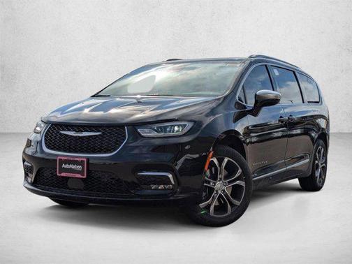 Diamond Black Crystal Pearlcoat 2026 Chrysler Pacifica L