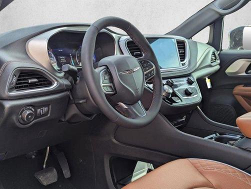 Diamond Black Crystal Pearlcoat 2026 Chrysler Pacifica L
