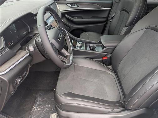Bright White Clearcoat 2026 Jeep Grand Cherokee Altitude