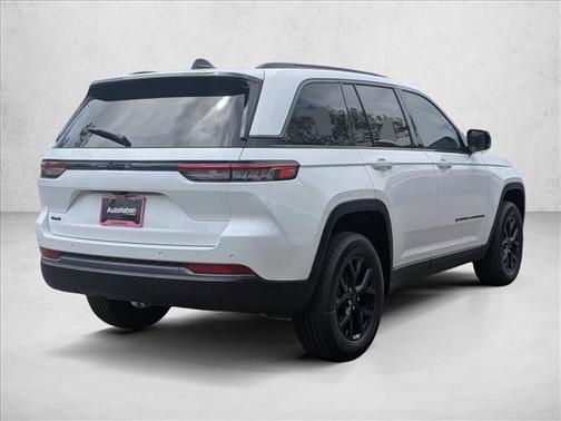 Bright White Clearcoat 2026 Jeep Grand Cherokee Altitude