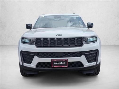 Bright White Clearcoat 2026 Jeep Grand Cherokee Altitude